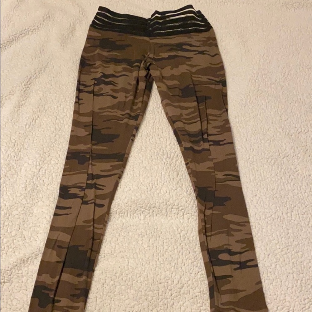 Cute booty lounge leggings L
